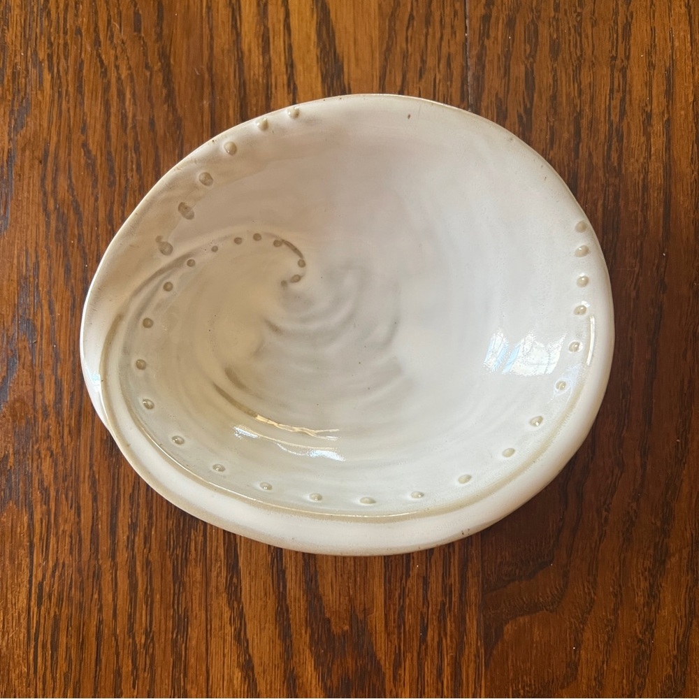 NEWđStoneware Shell Bowl đ - Picture 3 of 5